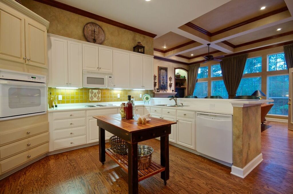 kitchen before redesign